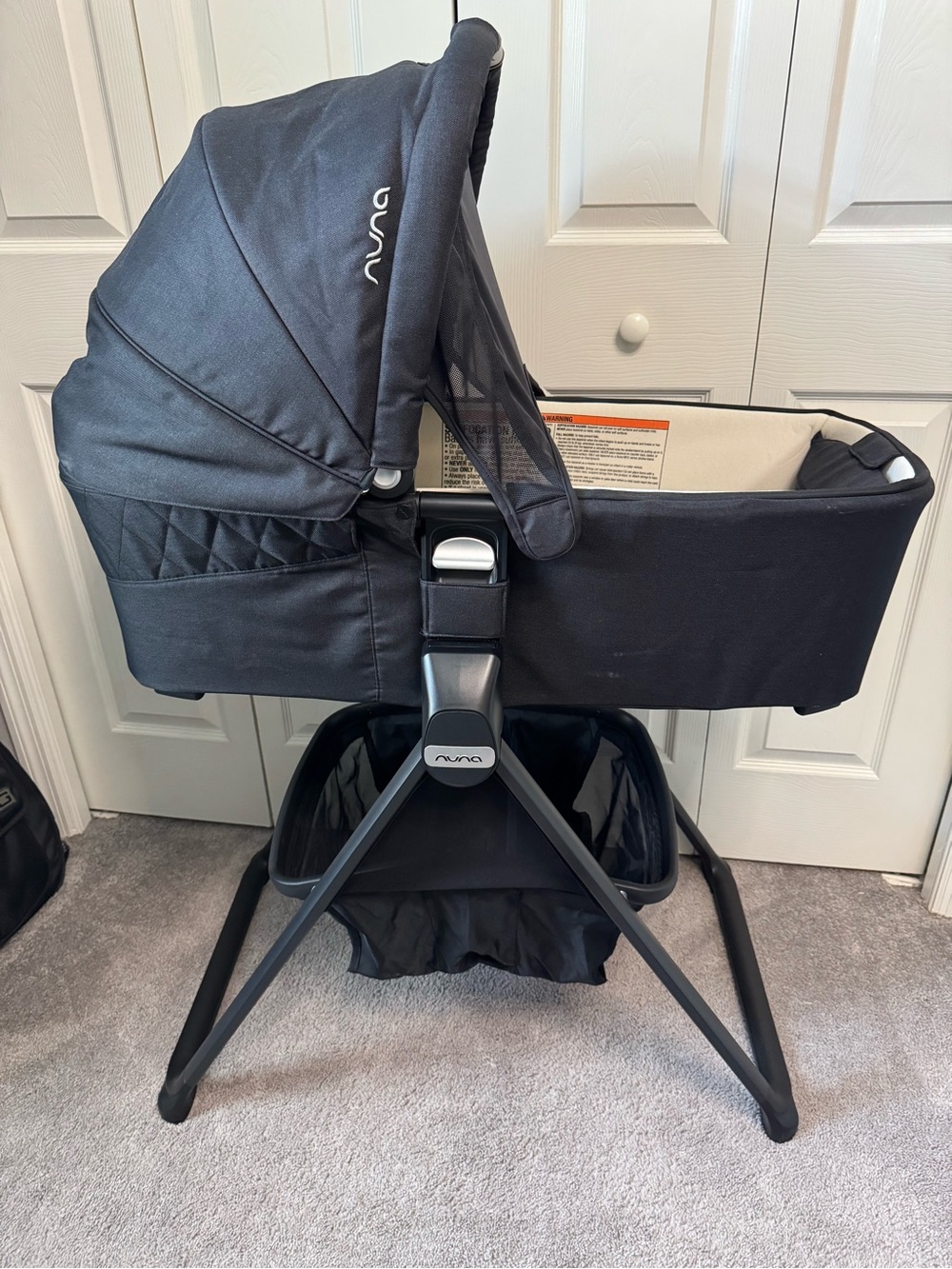 Nuna Mixx Series™ Bassinet + Stand